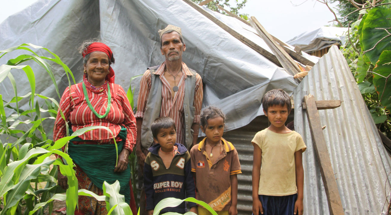 Les villageois aimerait au'il reprenne rapidement le travail mais il a encore trop peur. Photo: CARE/Johanna Mitscherlich